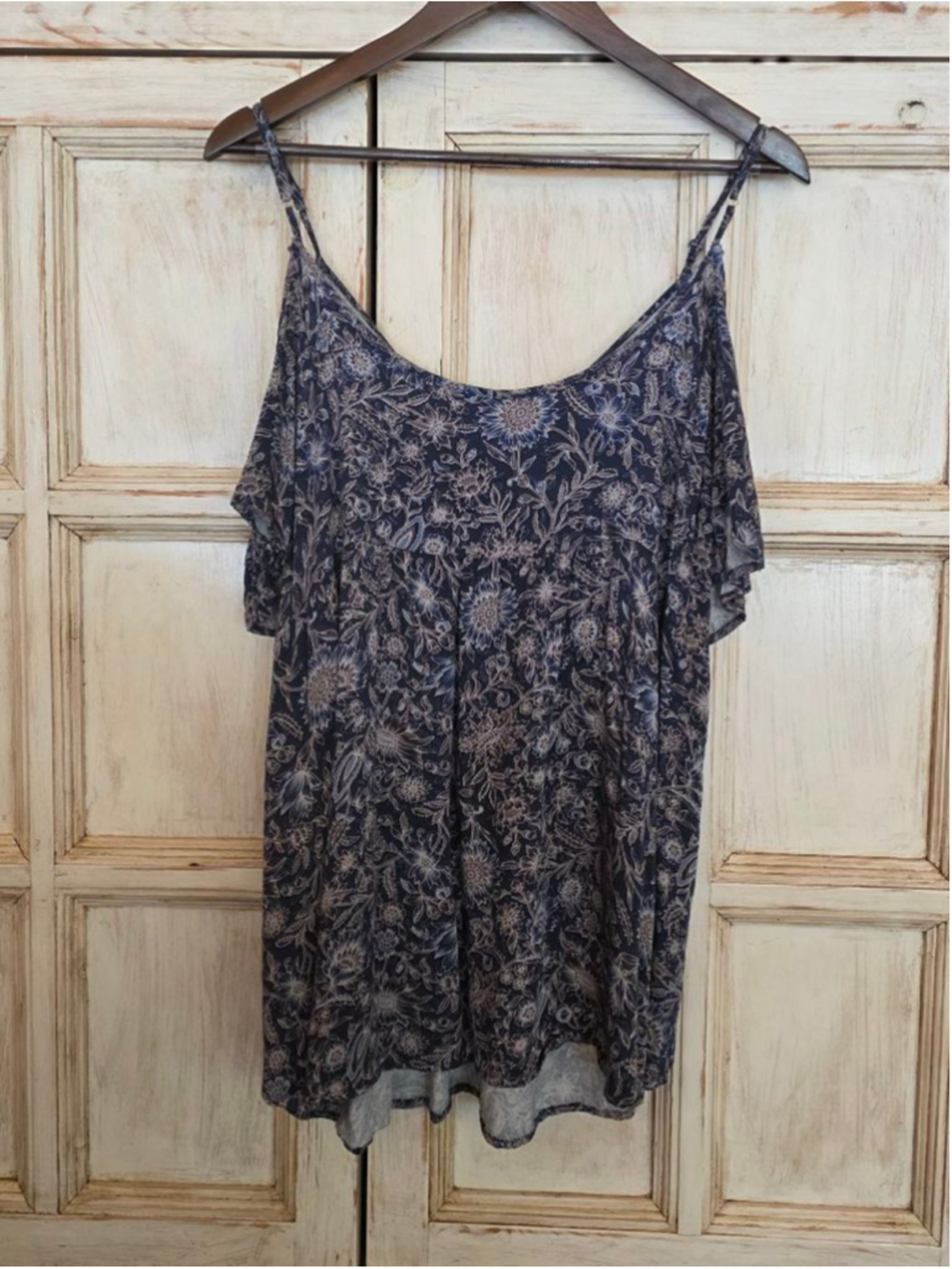 Women's Honey Punch Navy Floral Cold Shoulder Blouse M - Picture 2 of 5